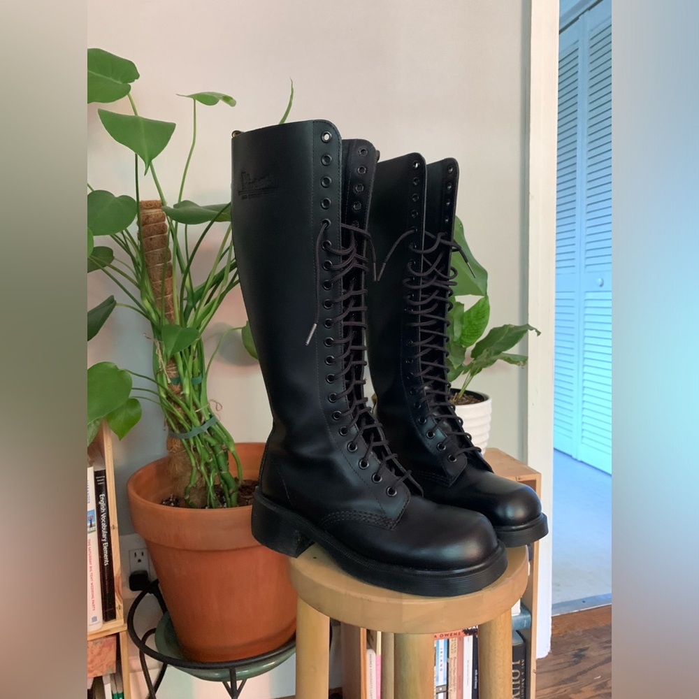 Vintage 90s Dr Martens 1420/92 Black Tall Square Toe 20-Eye Lace-up Combat Boots